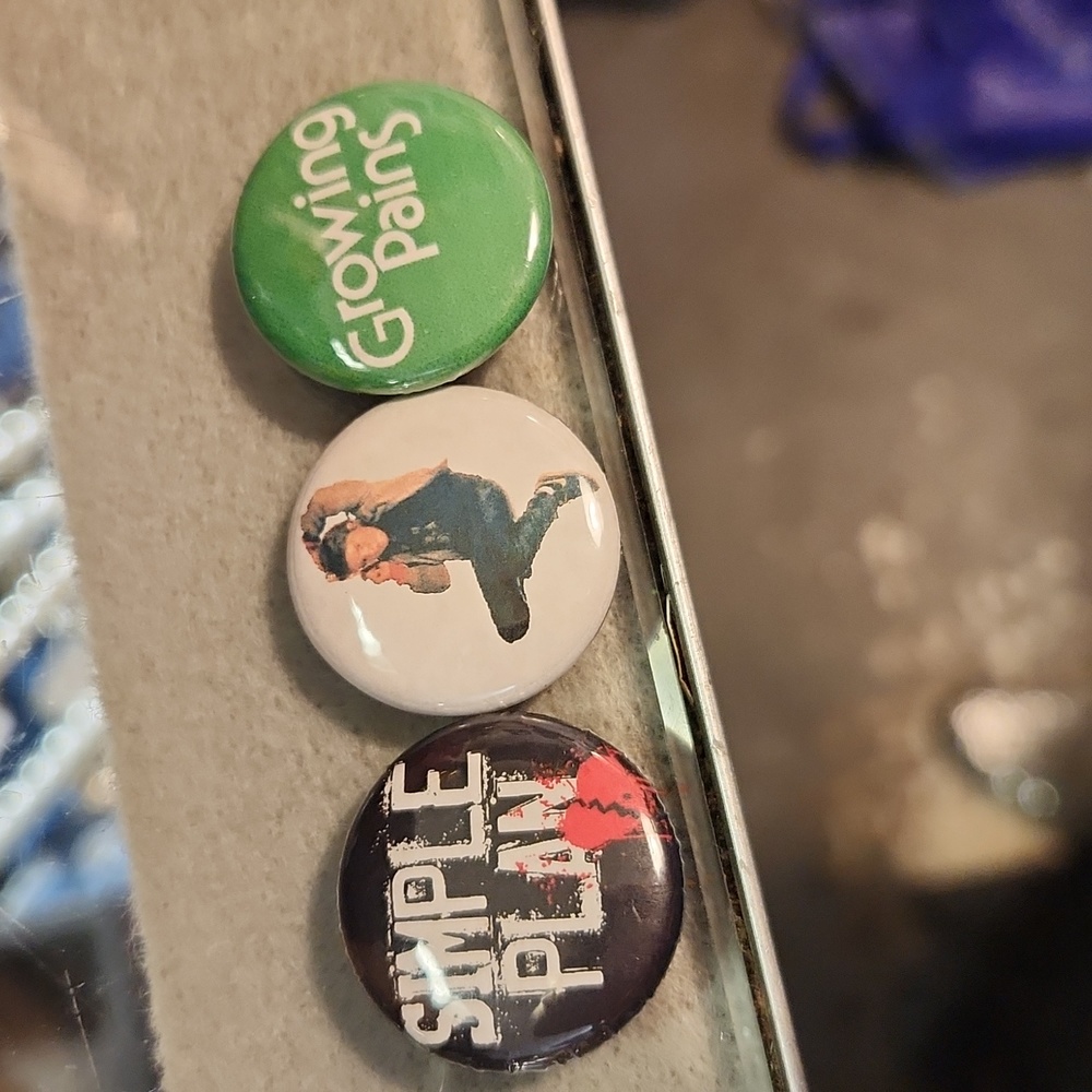 Set of 3 vintage pins